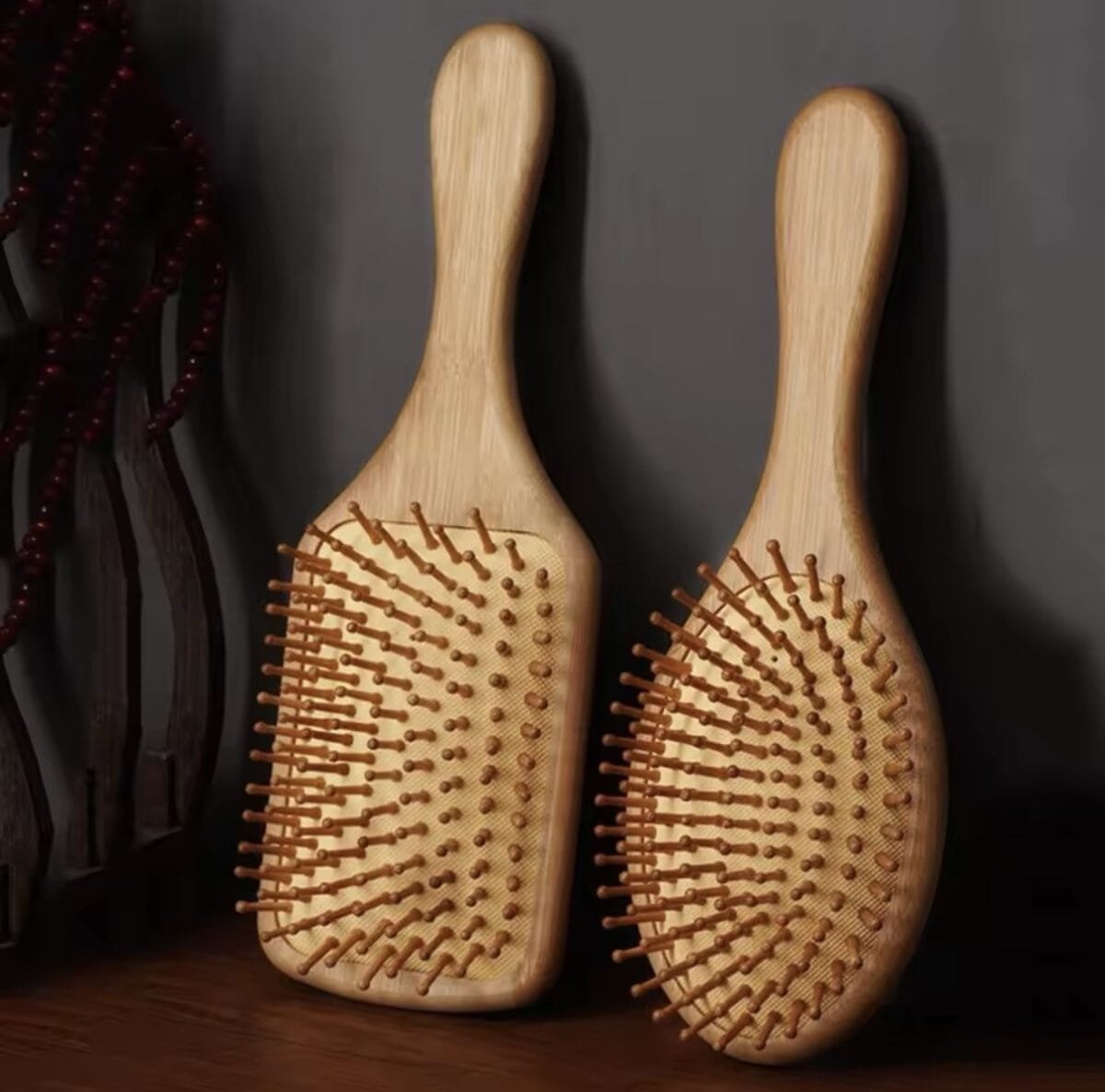 ⁦‏Anti-Frizz Bamboo Paddle Brush – Oval or Rectangular⁩ - الصورة ⁦2⁩