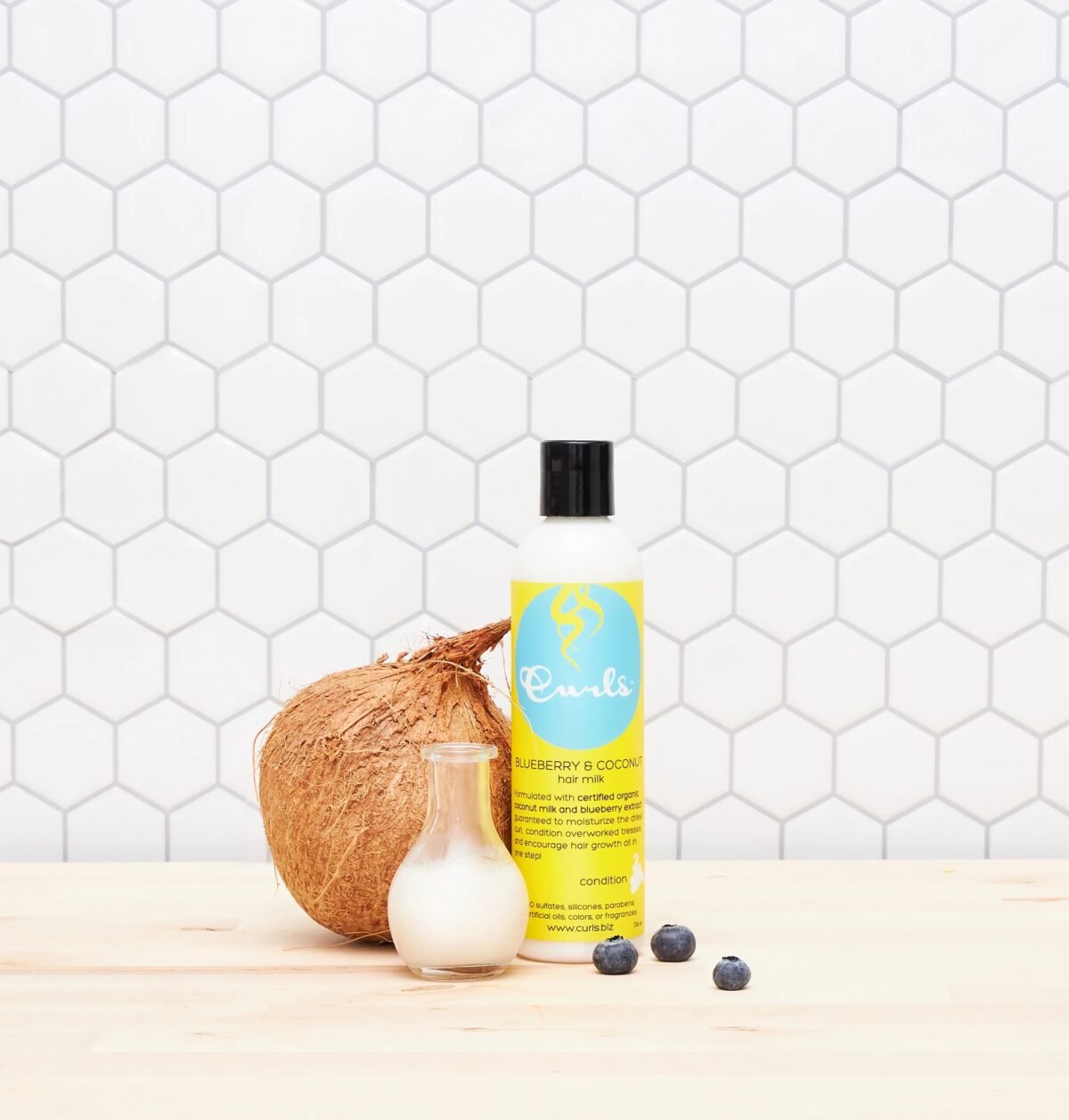 ⁦Curls Blueberry & Coconut Hair Milk – Moisturizing Leave-In Conditioner⁩ - الصورة ⁦3⁩